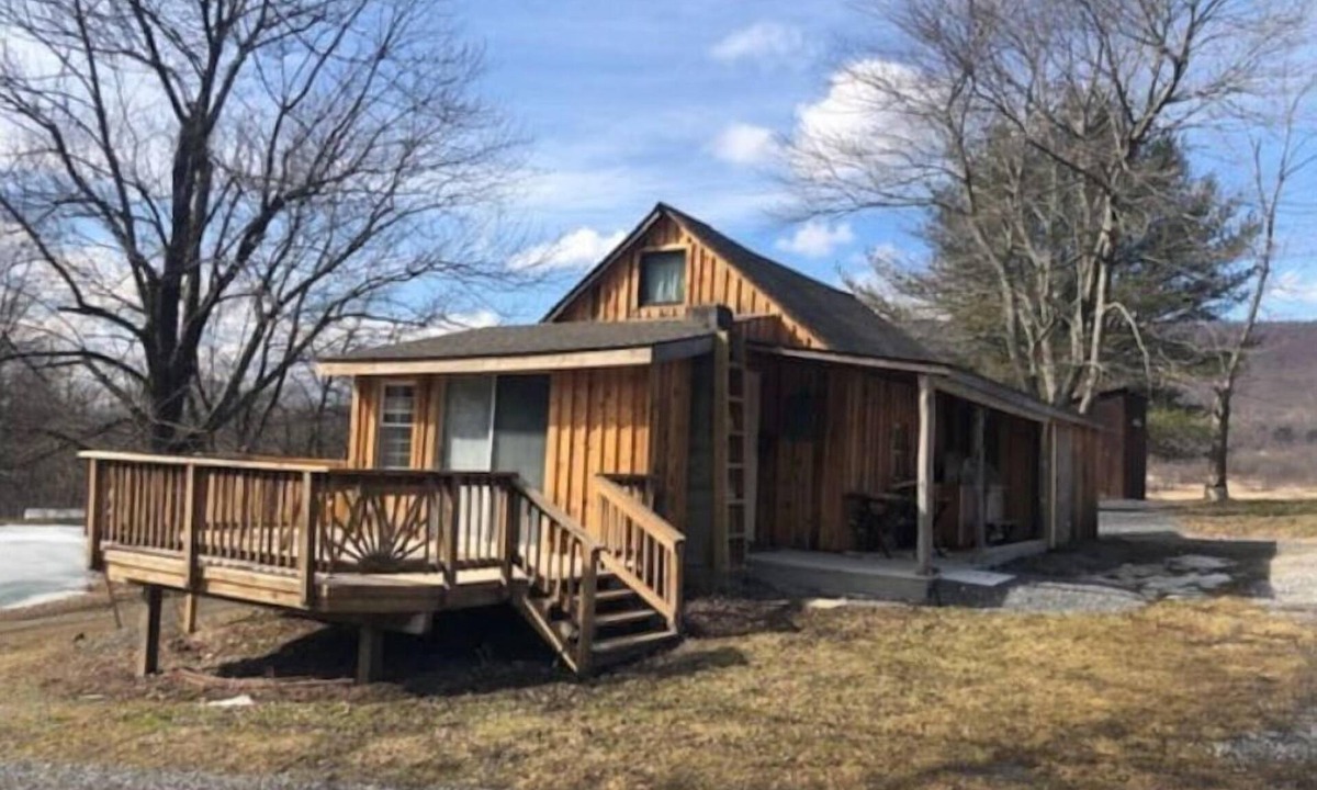 Doylesburg Cabin | Rustic Cabin with beautiful pond and mountain views