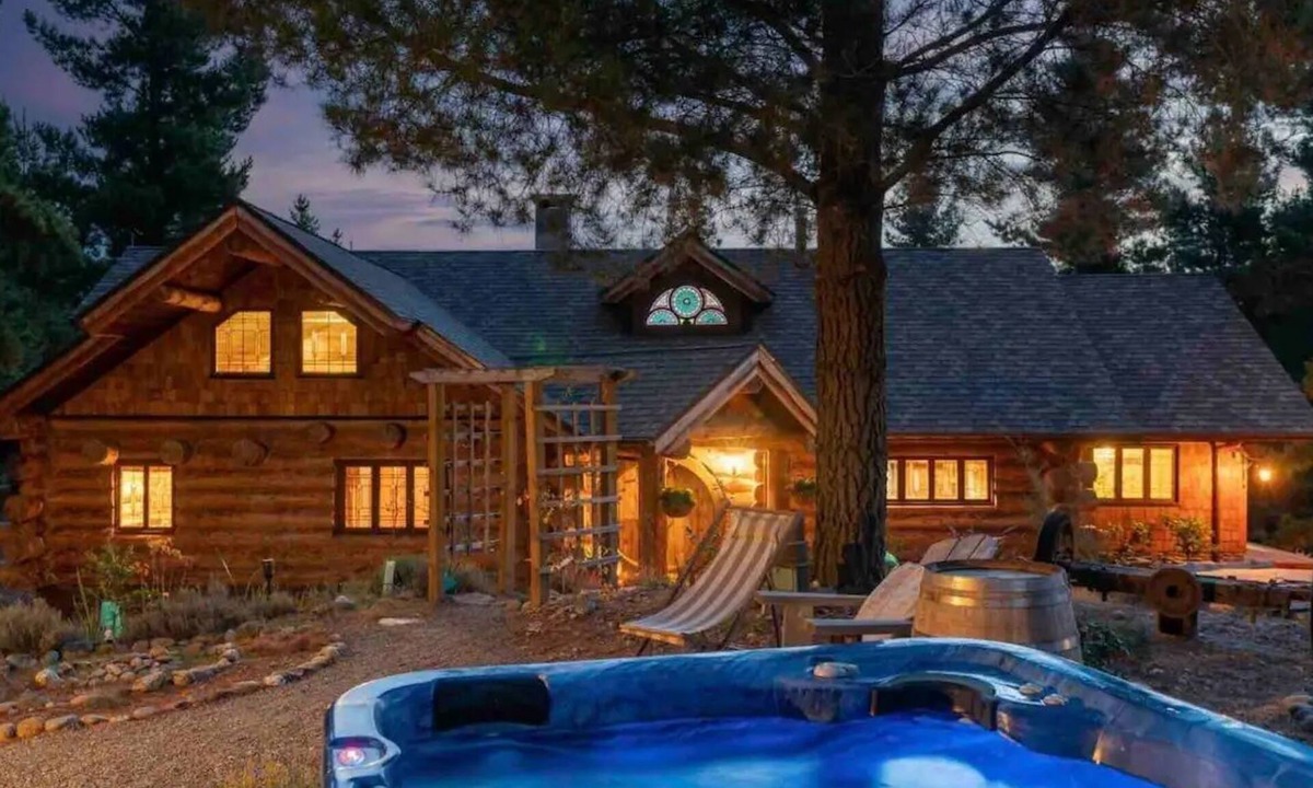 Alexandra Cabin | Rustic Cabin With hot tub at Homewood Forest Retreat