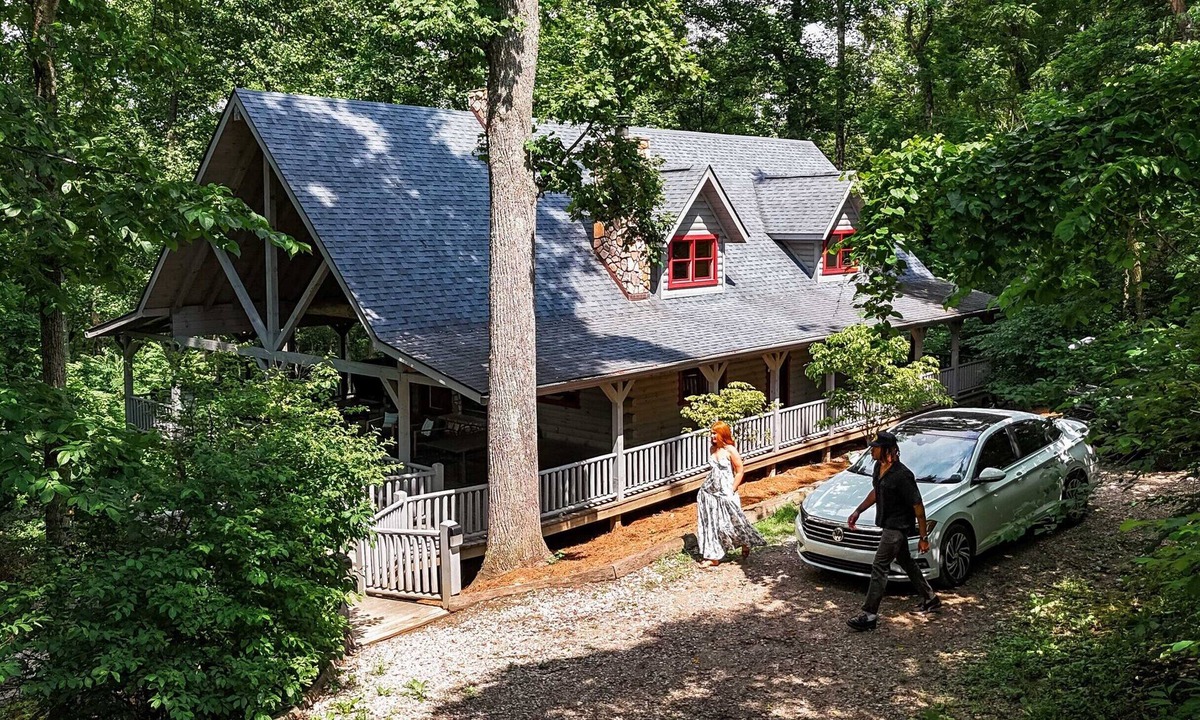 Logan Cabin | Rustic Cedar Inn | Luxury 6BR Lodge, Kids Loft