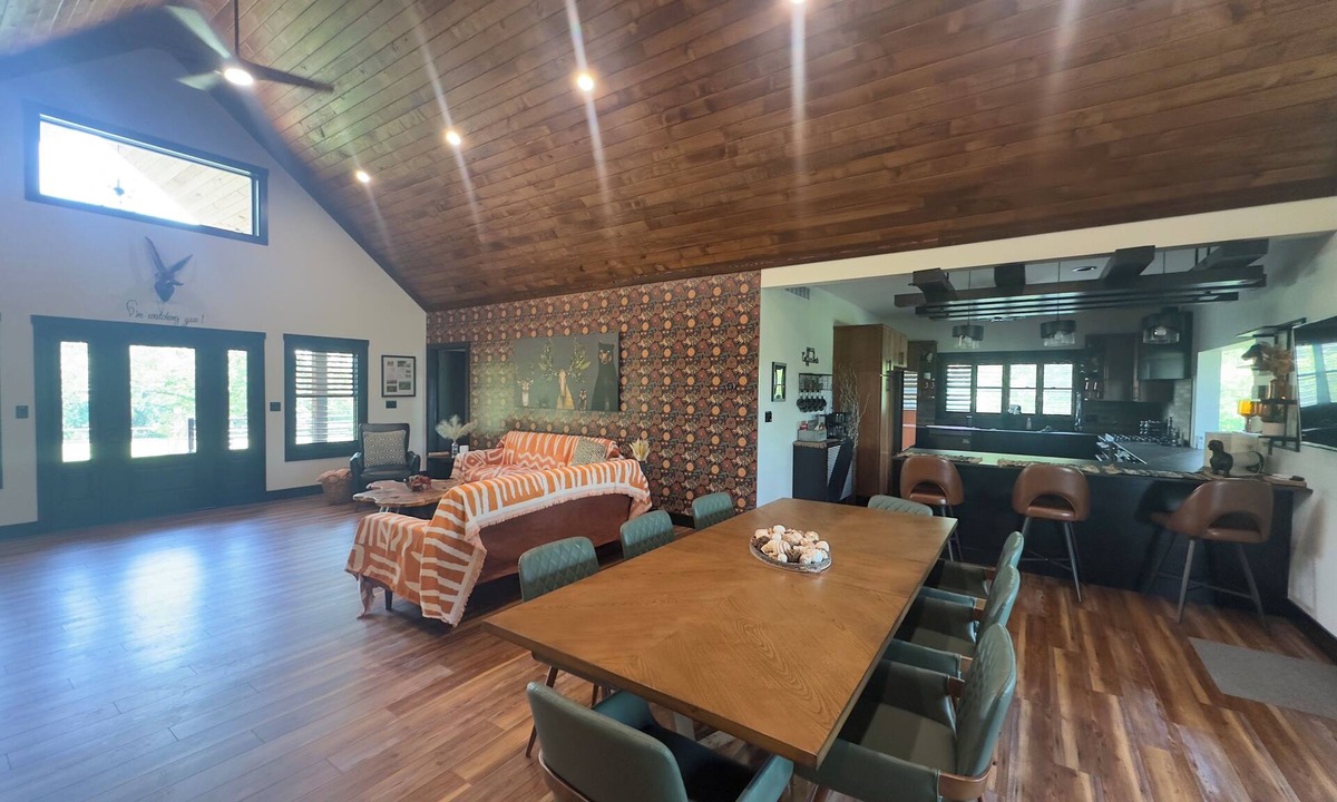 St. James House | Rustic charm meets modern comfort on 154 acres of Missouri countryside.