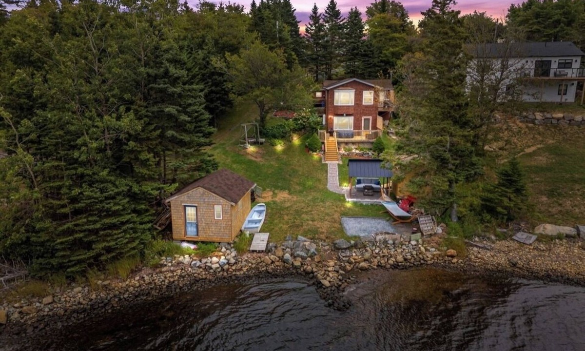 Mineville House | Rustic chic cabin on the lake