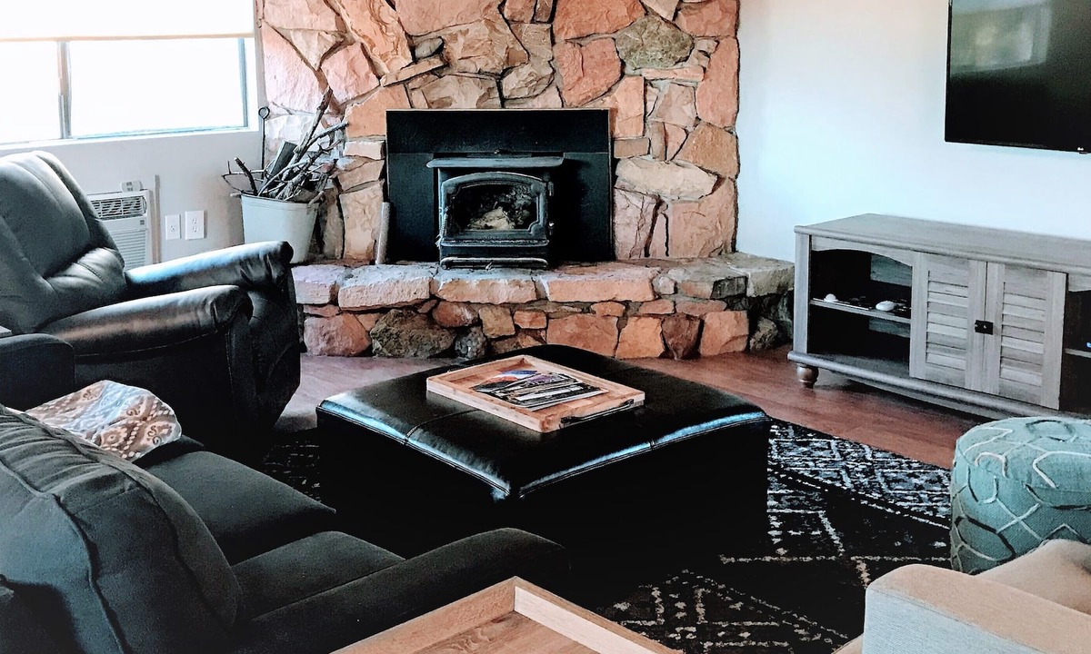 Oakhurst House | Rustic Chic Family Getaway Near Yosemite