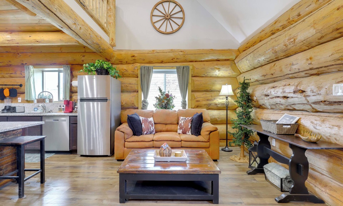 Gusher Cabin | 'Rustic Cliff Ranch B' - Uintah Basin Retreat!