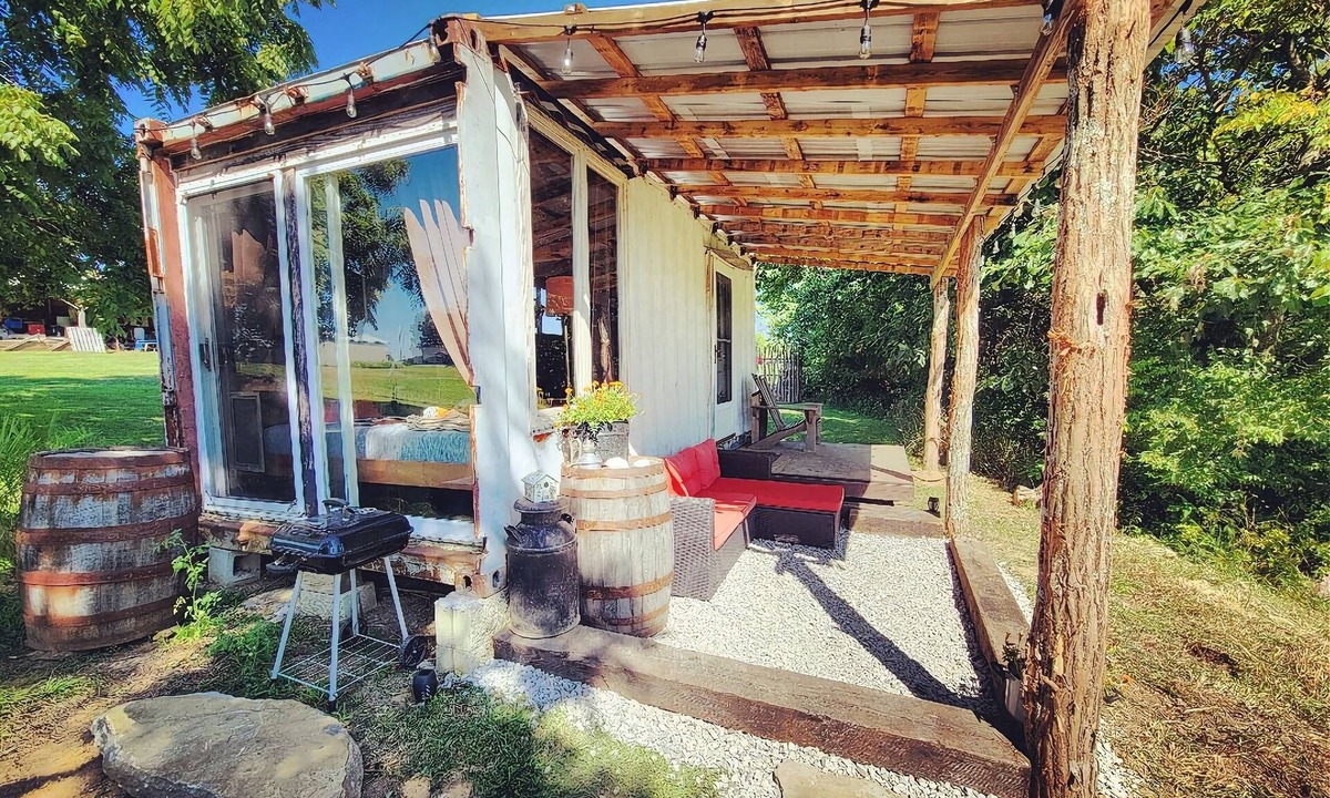 Jonesville Cabin | Rustic Container Cabin on Beautiful Farm - Near Ark & Bourbon Trail