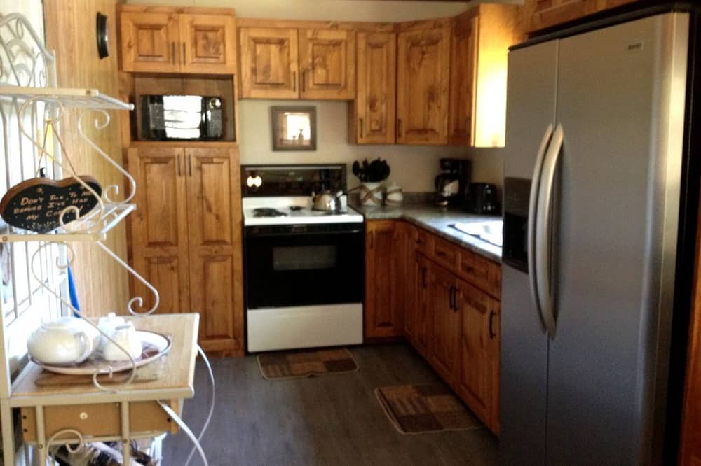 Nipissing Cottage | Rustic Cottage for Fishing Vacation on Lake Nipissing in Ontario