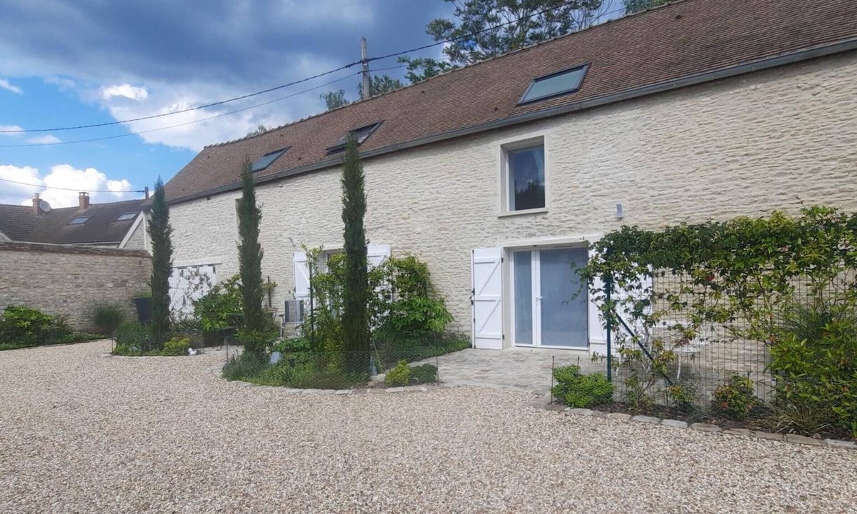 Montainville Cottage | Rustic cottage with secure parking - 4 guests
