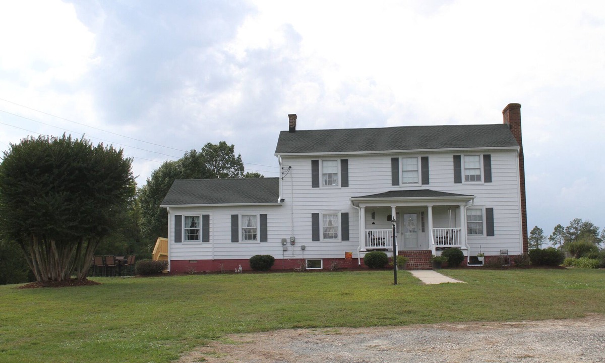 Bruington House | Rustic Elegance: 1800s Farmhouse on 200 Acres w/All the Comforts of Home