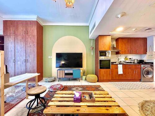 Jumeirah Lake Towers Apartment | Rustic Elegance By The Lake Studio Cabin In Jlt