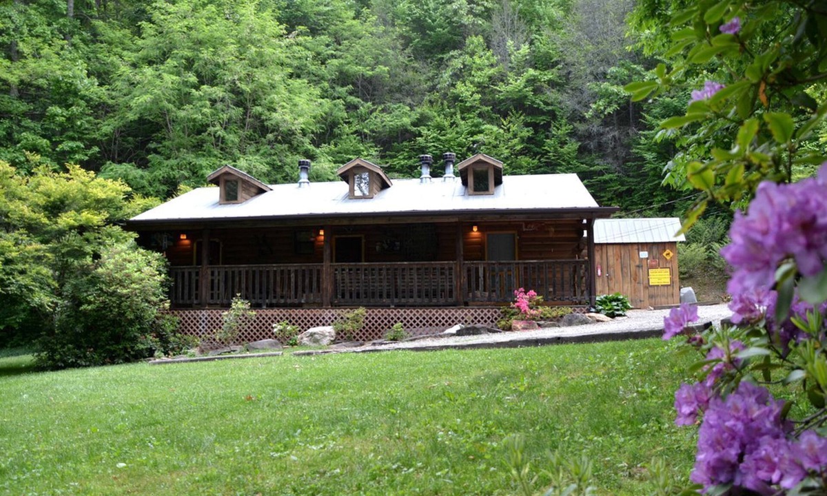 Cherokee House | Rustic Family-Friendly Log Cabin in the Smoky Mountains, North Carolina