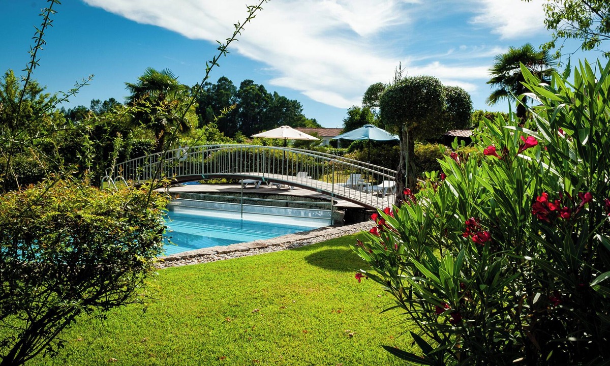 Povoa de Lanhoso House | Rustic farm with swimming pool and playground!