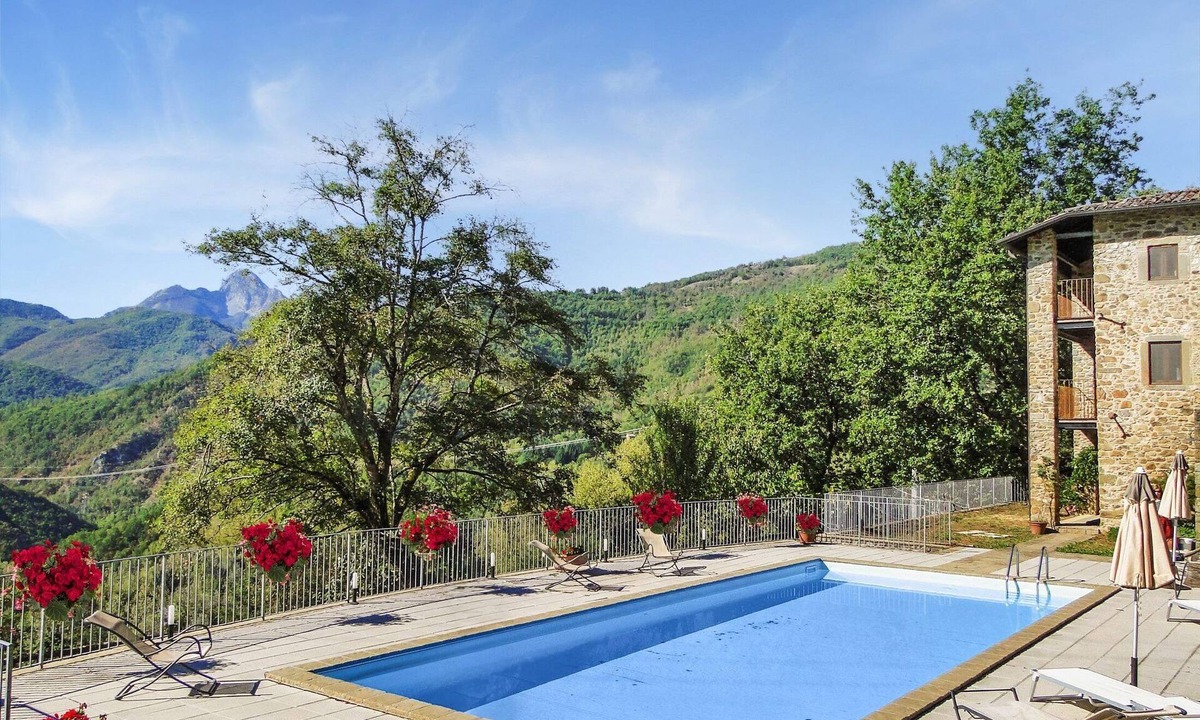Castelnuovo di Garfagnana House | Rustic farmhouse , private pool 5 bedrooms, walk to restaurant, mountain views!