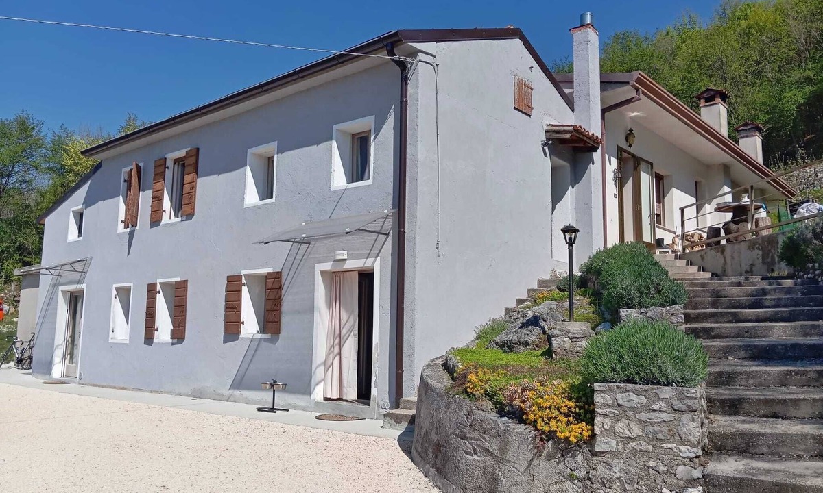 Sarmede House | Rustic forest house on the hill between fig trees