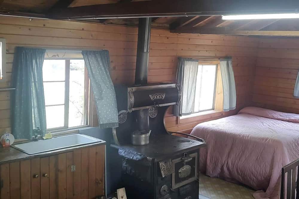Bellvue House | Rustic Glamping Cabin near Poudre River, Perfect for a Weekend of Fishing and Watching Wildlife