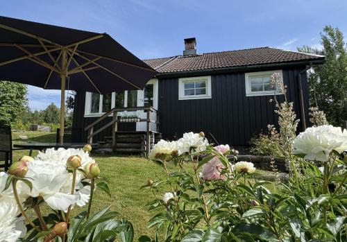 Munkfors Apartment | Rustic Haven Bed and Breakfast -Entire Private Apartment 2km from Klarälvsbanan and Swimming area