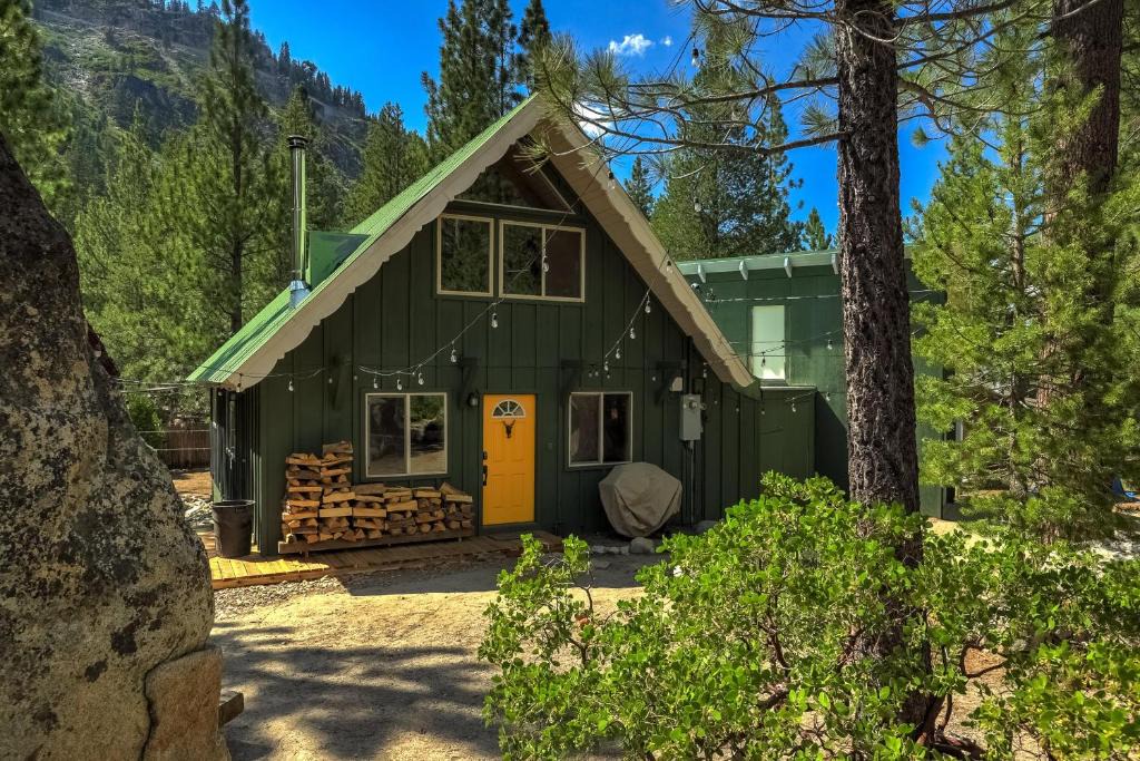 Christmas Valley House | Rustic Haven