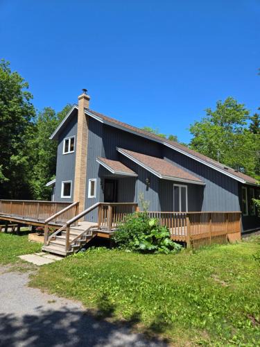 Clifton Royal House | Rustic Hideaway