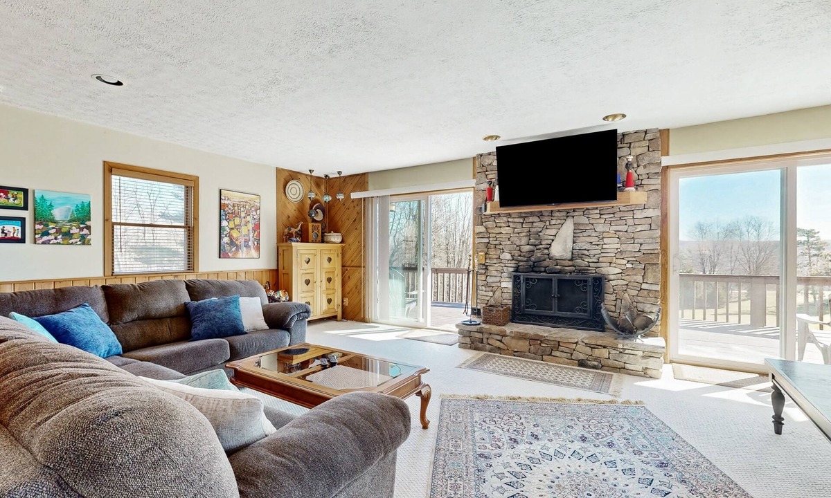 Paradise Point House | Rustic hideaway with hot tub, pool table, wood fireplace, firepit - dog-friendly