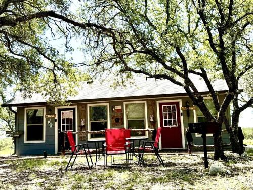 Mountain Home House | Rustic Hill Country Cabin with Milky Way Stargazing & Wildlife Views near Mountain Home, TX