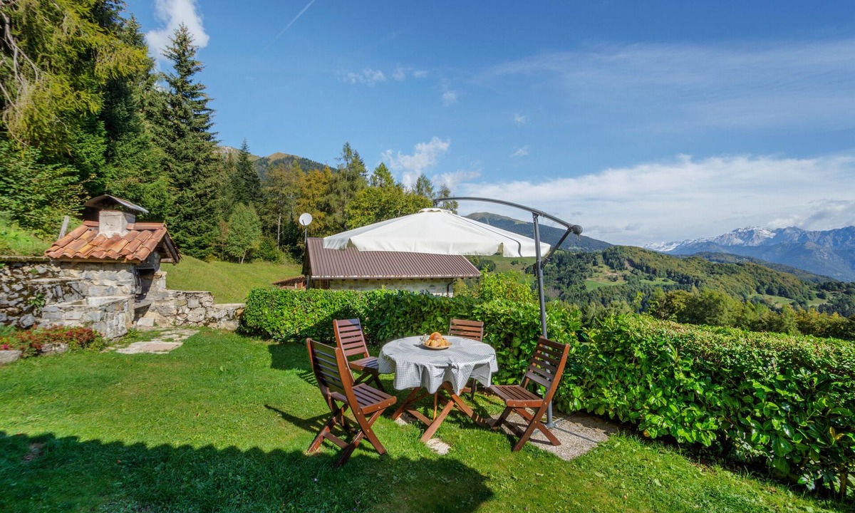 Praso Ski Chalet | Rustic Holiday Home “Baita Nido tra i Monti” with Mountain View & Terrace