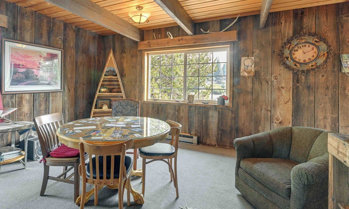 Chiloquin Cottage | Rustic Home w/Deck & Grills on Williamson River!