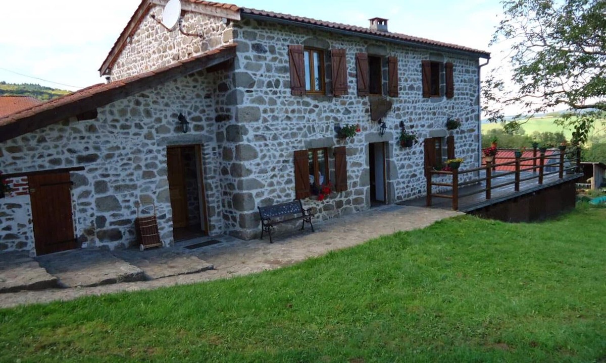 Laprugne Cottage | Rustic house with fireplace, garden, and pets allowed in Laprugne