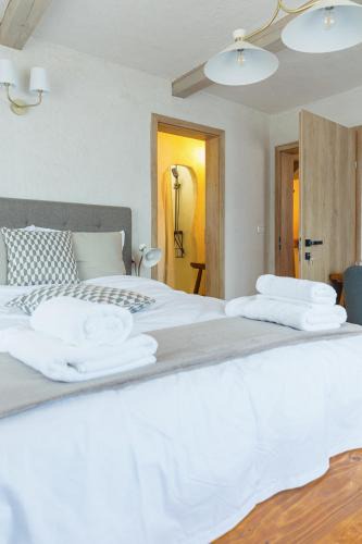 Budesti House | Rustic Inn bed and breakfast