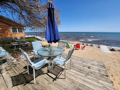 Oscoda House | Rustic Lake Huron Getaway