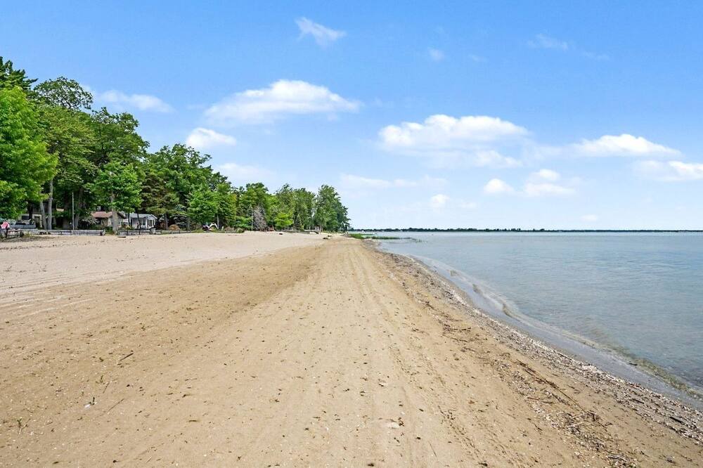 Au Gres House | Rustic Lakefront Cabin Getaway on Lake Huron Sandy Shores in Michigan