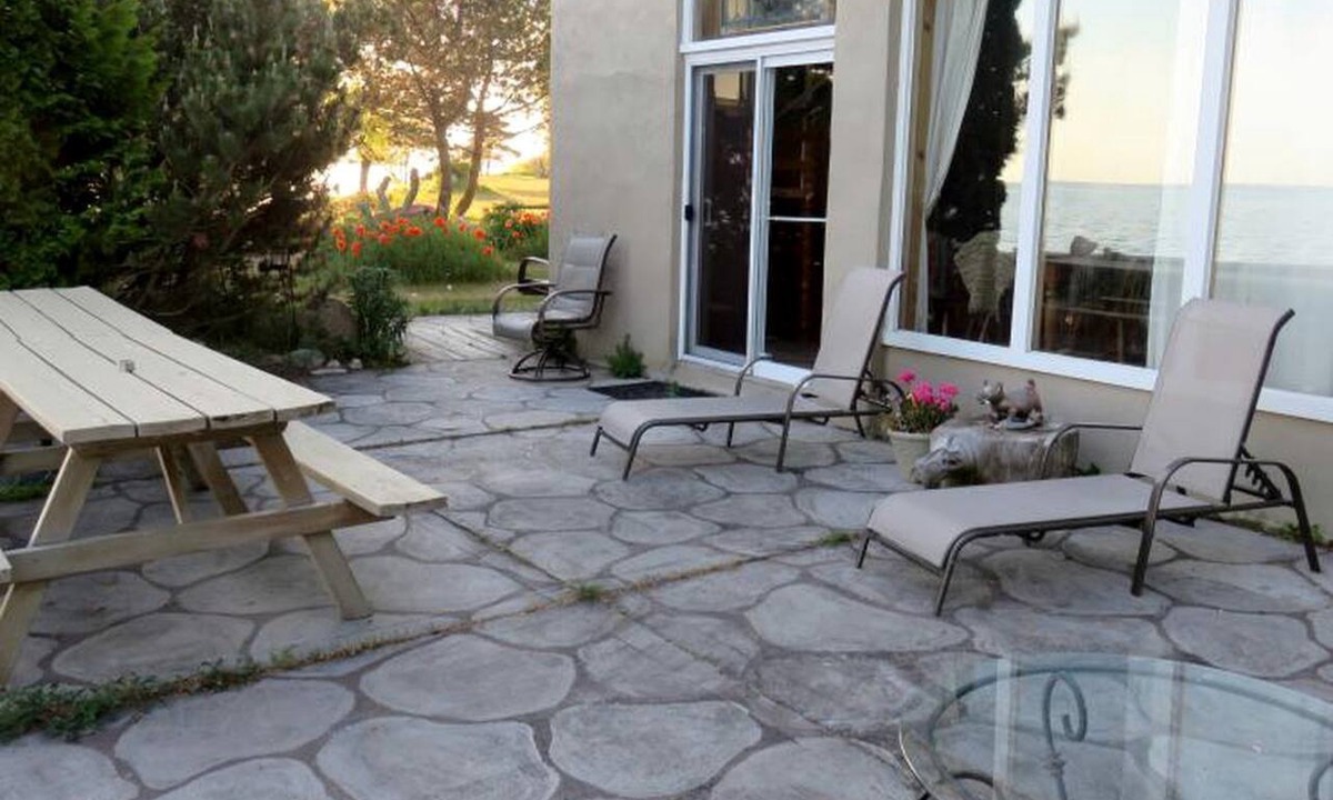 Consecon Cottage | Rustic Lakefront Cottage Rental near Belleville, Ontario