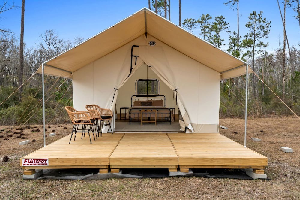 Wewahitchka Cabin | Rustic Lakefront Glamping Under the Stars with River Accesss & Kayaking in Wewahitchka, Florida