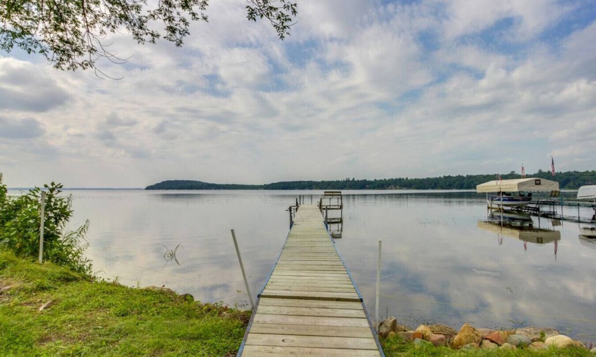 New York Mills House | Rustic Lakefront Cabin w/Dock & Fire Pit