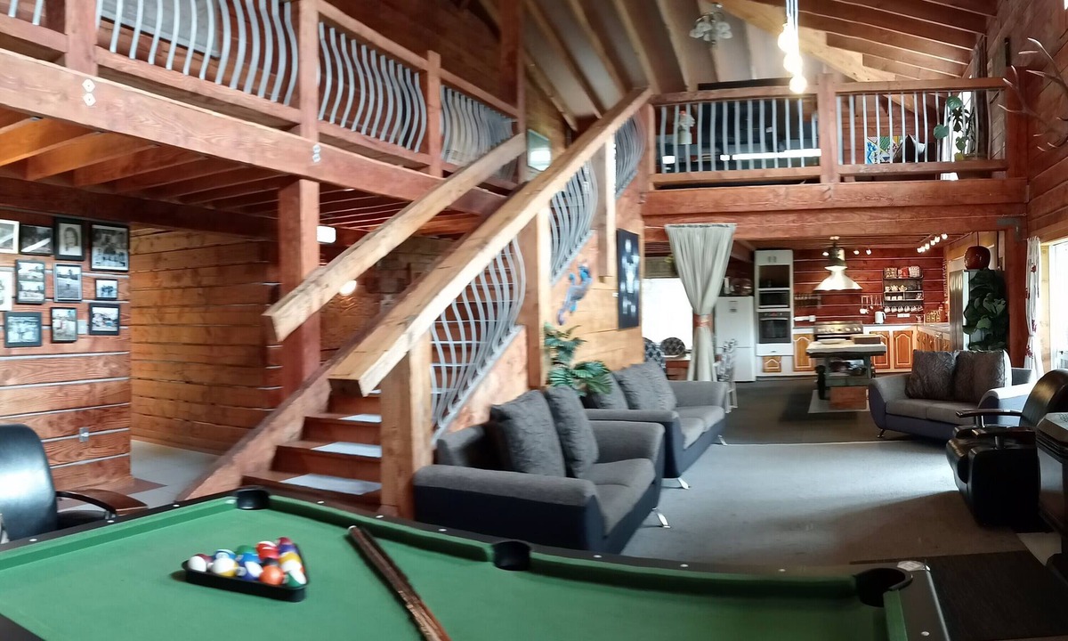 Hamurana Cabin | Rustic Lodge 7 BR Book Now! Summer Holiday Fun!