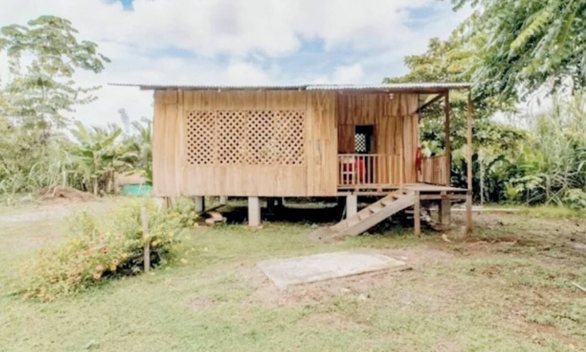 Parrita Cabin | Rustic log cabin