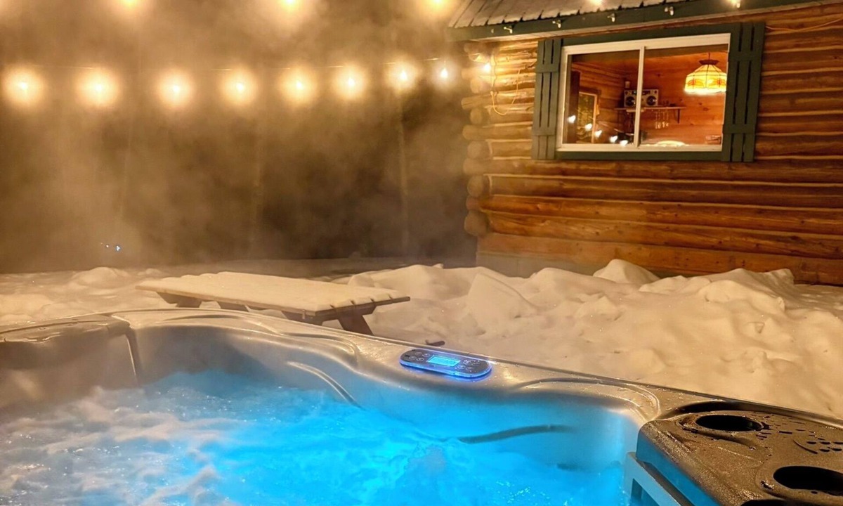 Mandeville Cabin | Rustic log cabin near ATV trails, skidoo, fishing and waterfalls!