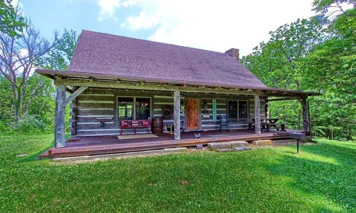 Logan House | Rustic Log Cabin Rental in Logan, Ohio, for Dreamy Glamping Stays in Hocking Hills