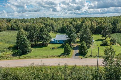 Sainte-Angele-de-Premont Ski Chalet | Rustic & Modern Chalet 32 Acre of Land