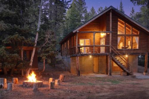 Meadow View Heights House | Rustic Mountain Log Cabin with Fire Pit