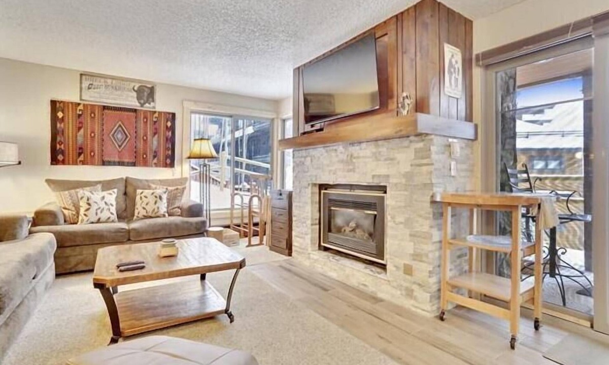 Peak 8 Condo | Rustic Mountain 2 Bedroom Condo