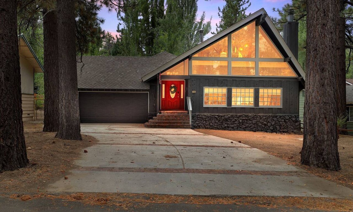 Moonridge Cabin | Rustic Mountain Cabin Near Big Bear Lake, California