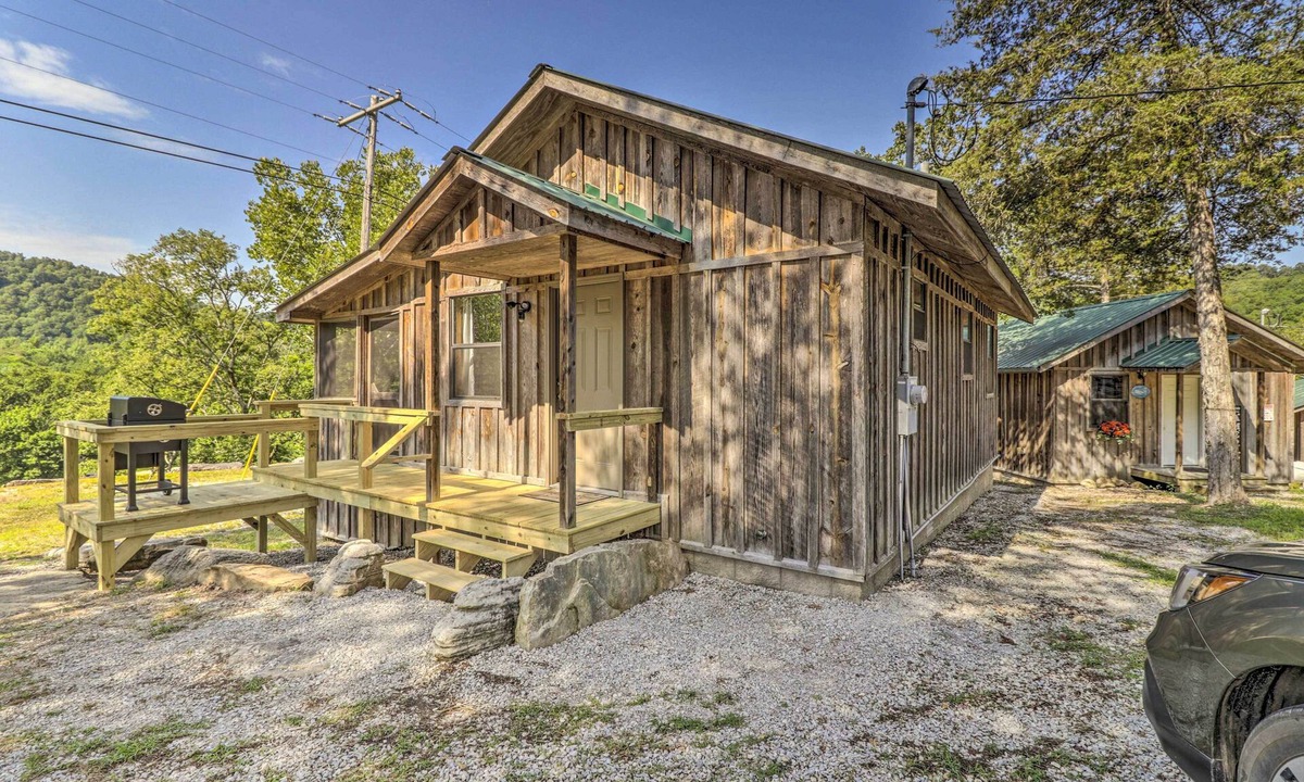 Mountain View Cabin | Rustic Mtn-View Cabin < 1 Mile to White River!