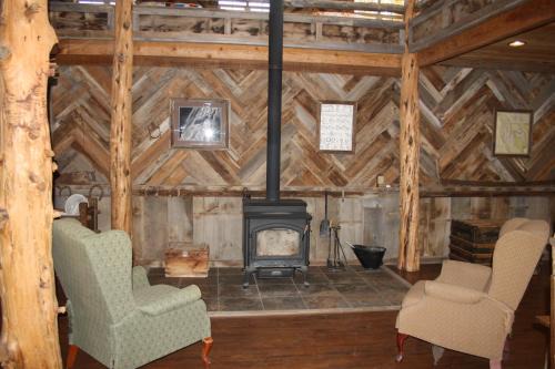 Bruneau House | Rustic Ranch Getaway