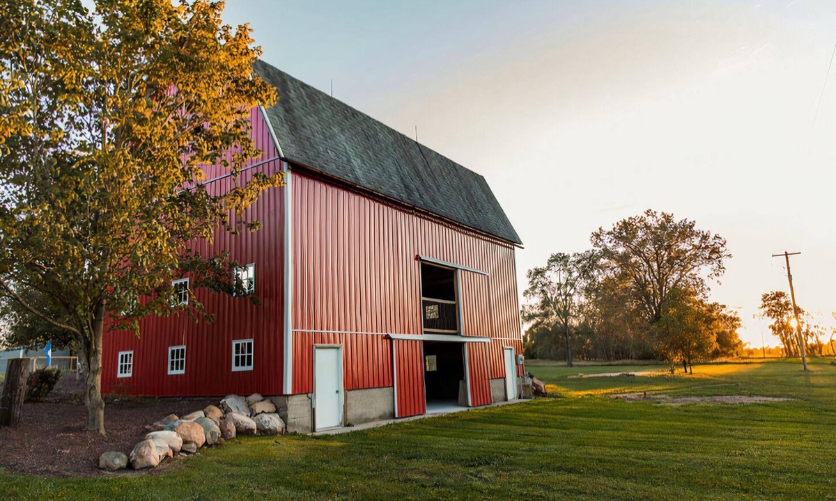 Bannister House | Rustic Red Barn Event Venue
