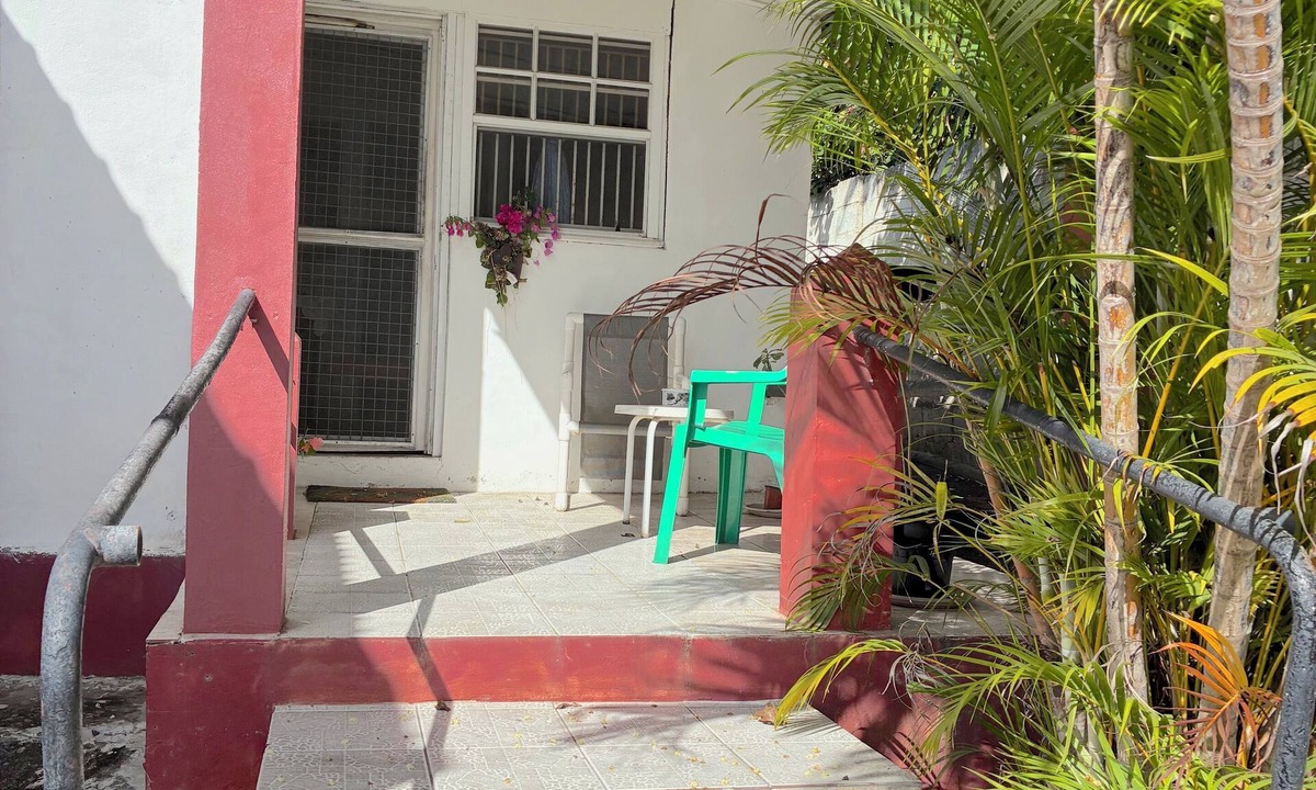 Rendezvous Apartment | Rustic retreat 1-bedroom apartment in a pleasant Christ Church location