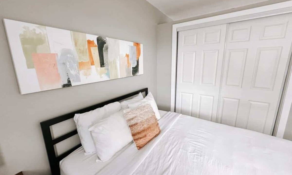 Poinciana Park Apartment | Rustic Retreats Modern 1BR for 2 guests in FLL