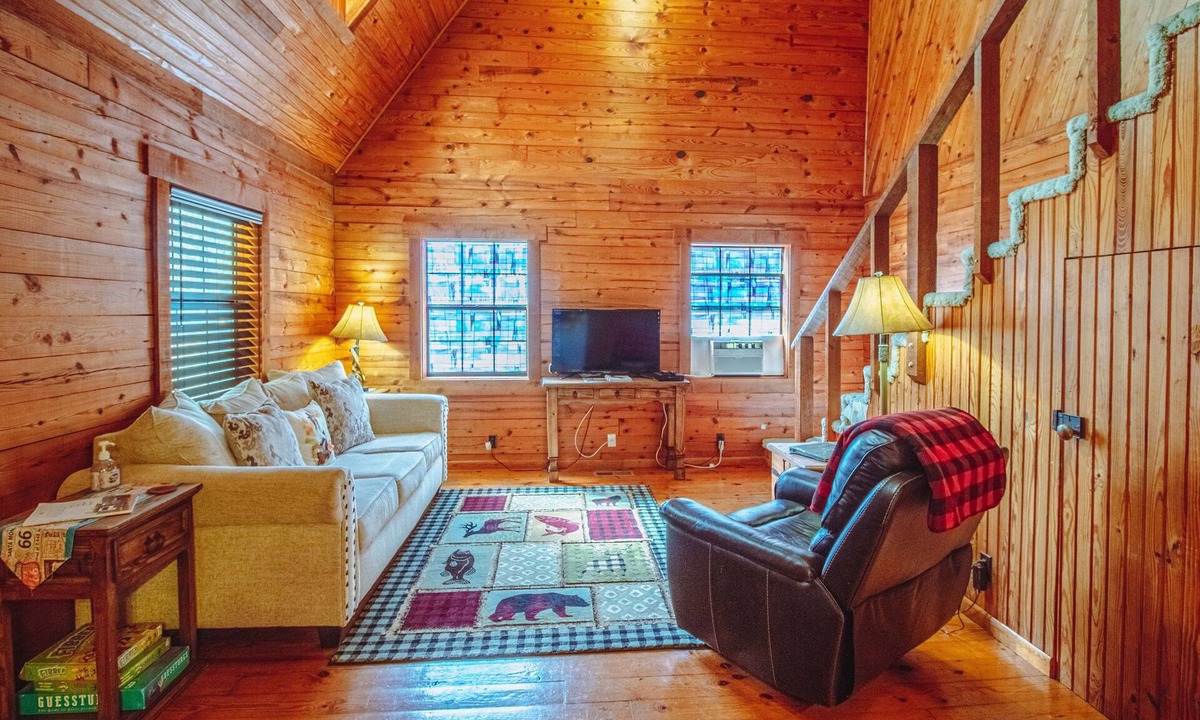 Harrison Cabin | Rustic Splendor in the Ozarks