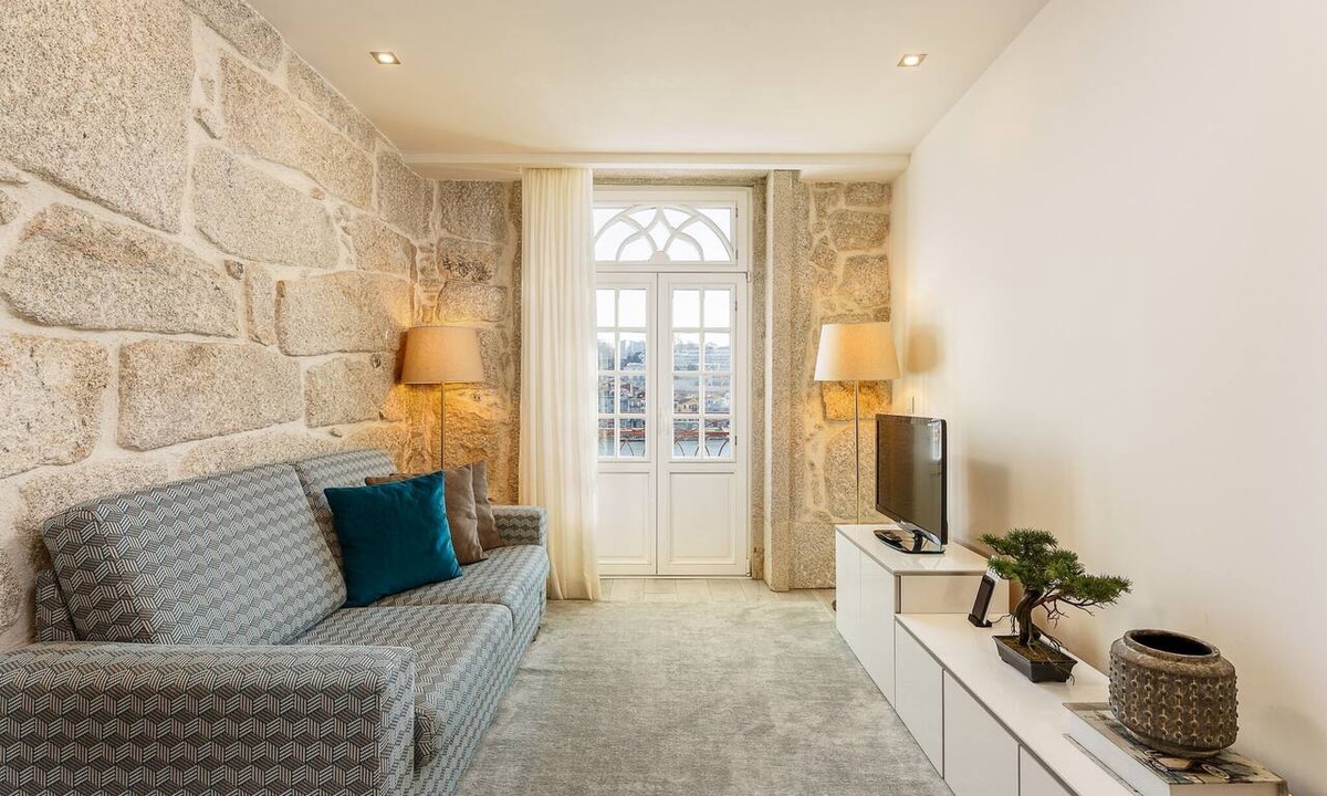Sao Nicolau Apartment | Rustic Stone Hideaway near Oporto River