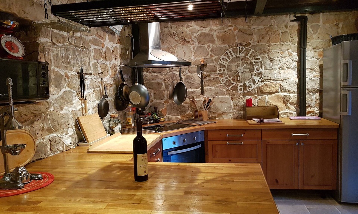 Lustica House | Rustic stone house with roof terrace and courtyard f. 4-6 people