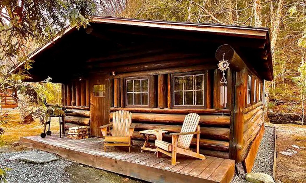 Lisbon House | Rustic Studio Cabin Rental in the Heart of the White Mountains in New Hampshire