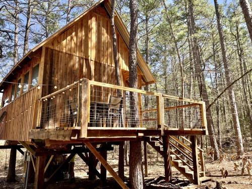 Boles House | Rustic Tree House Nestled in the Heart of Ouachita National Forest, Arkansas
