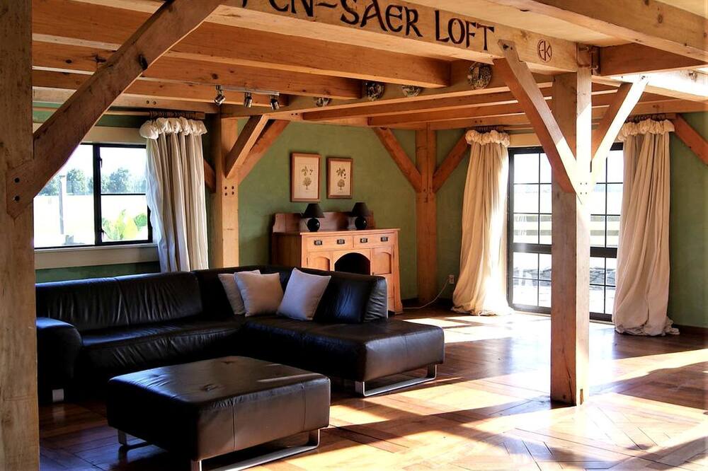 Waharoa Cabin | Rustic Vacation Rental for a Relaxing Getaway near Tauranga, North Island